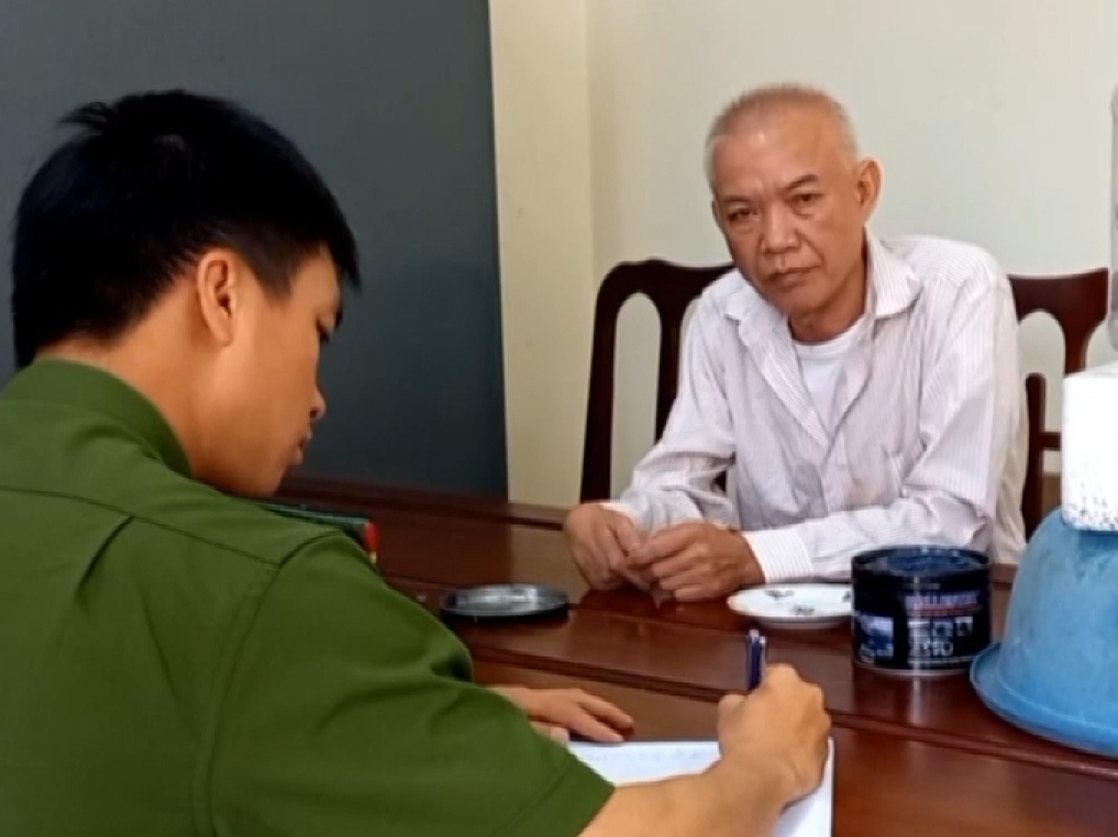 Lừa bán “Thiên thạch” giả, chiếm đoạt 160 triệu đồng